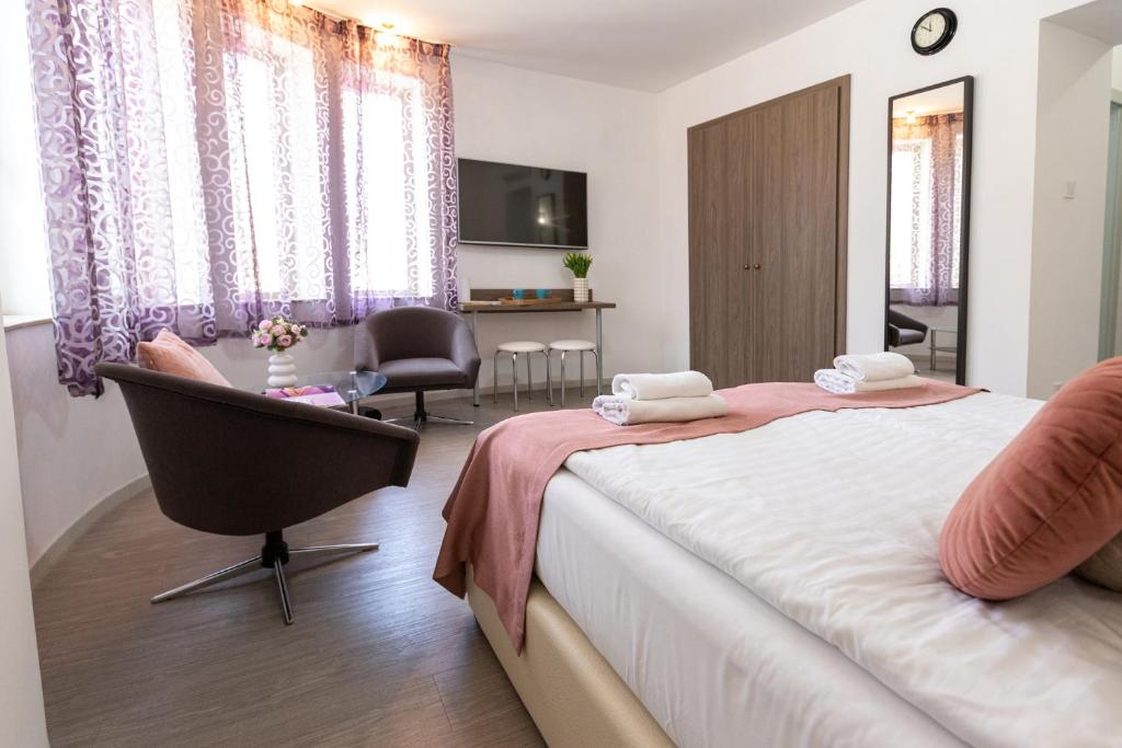Posteľ alebo postele v izbe v ubytovaní Csillag Villa