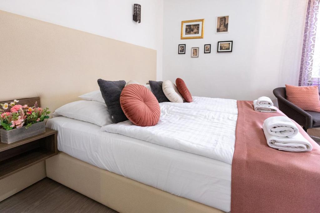 Posteľ alebo postele v izbe v ubytovaní Csillag Villa