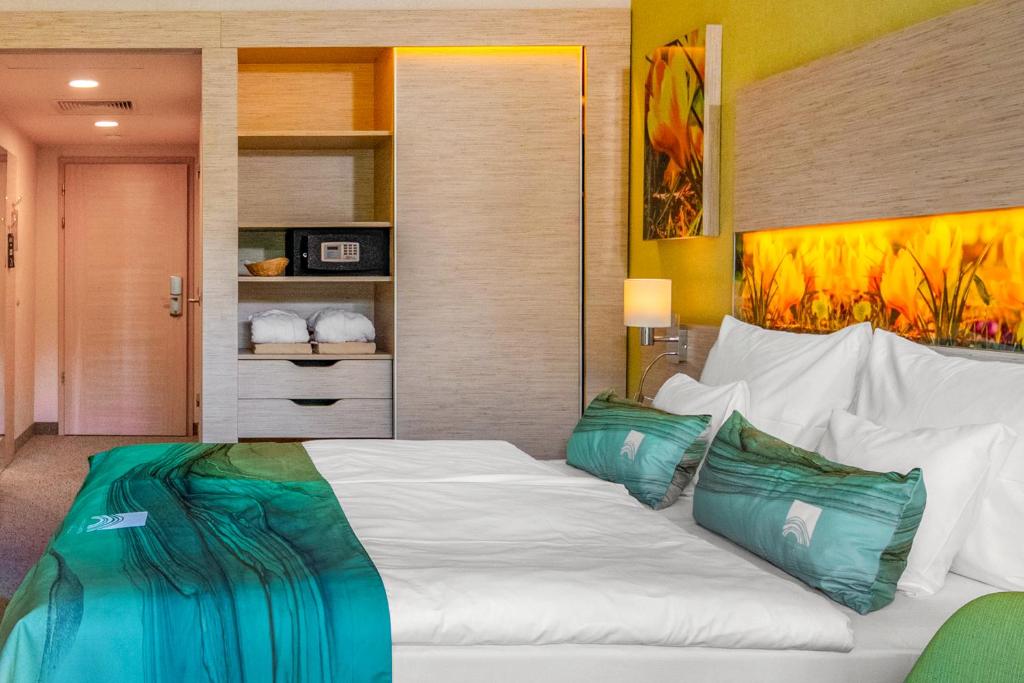 Postel nebo postele na pokoji v ubytování Lifestyle Hotel Mátra