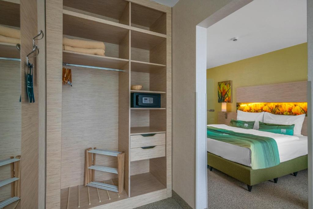 Postel nebo postele na pokoji v ubytování Lifestyle Hotel Mátra