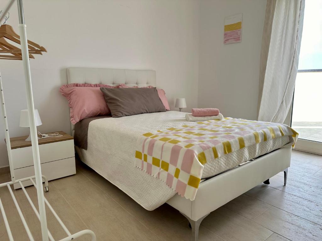 Uma cama ou camas num quarto em Attico al Sovrano - Nel cuore della Puglia!