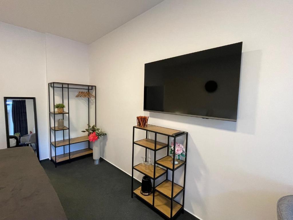 TV a/nebo společenská místnost v ubytování Hotel U Šuláka