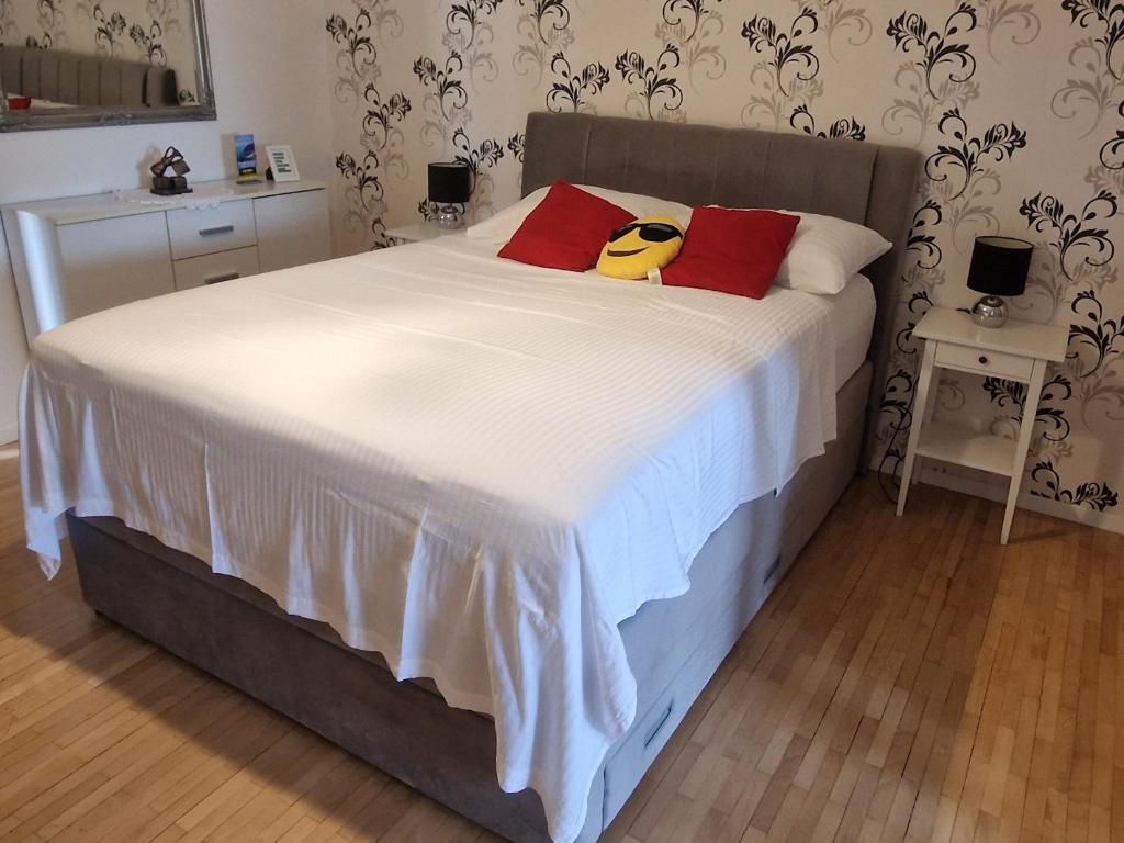 Posteľ alebo postele v izbe v ubytovaní APARTMENTS ANICA 2