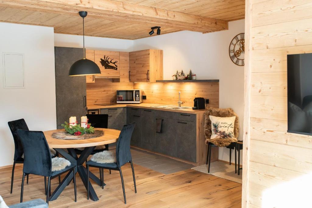 Kuchyň nebo kuchyňský kout v ubytování Appartement Bergwild