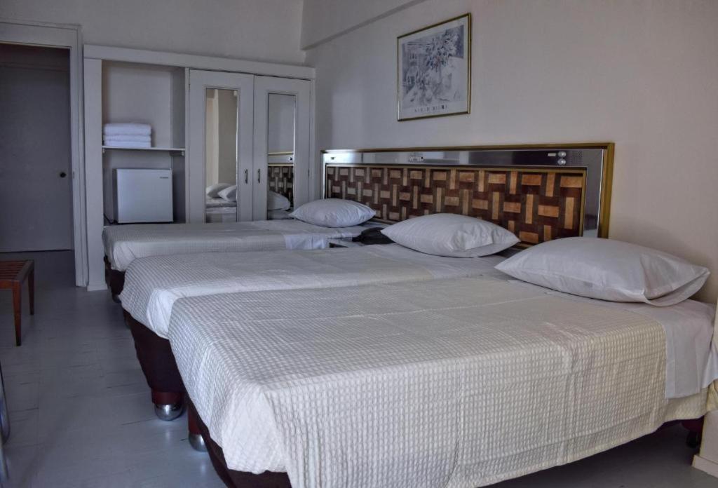 Postel nebo postele na pokoji v ubytování Hotel Theoxenia