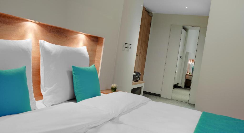 Postel nebo postele na pokoji v ubytování Hotel und Pension Seereich