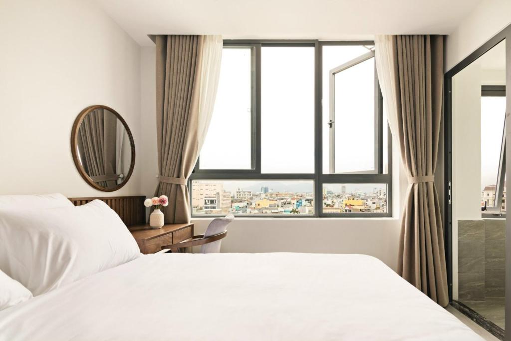 Postel nebo postele na pokoji v ubytování Hoàng Thịnh Hotel & Apartment Danang