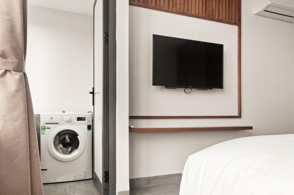TV a/nebo společenská místnost v ubytování Hoàng Thịnh Hotel & Apartment Danang