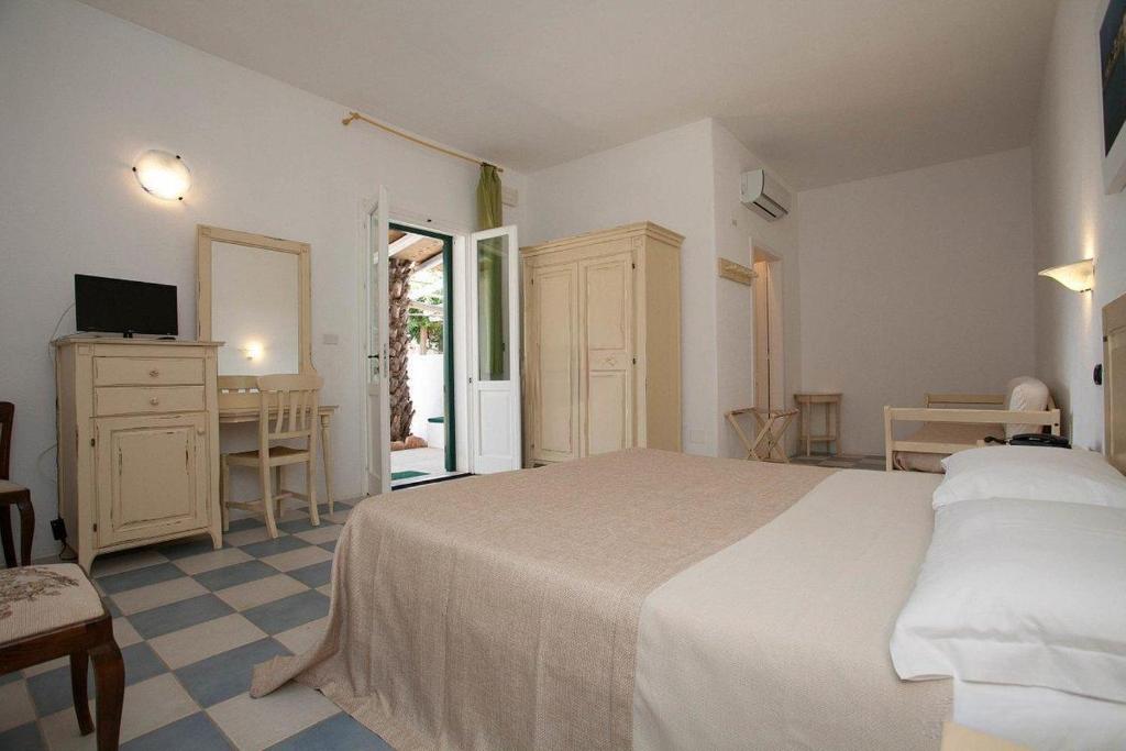 Postel nebo postele na pokoji v ubytování HOTEL SoleMare Gallipoli