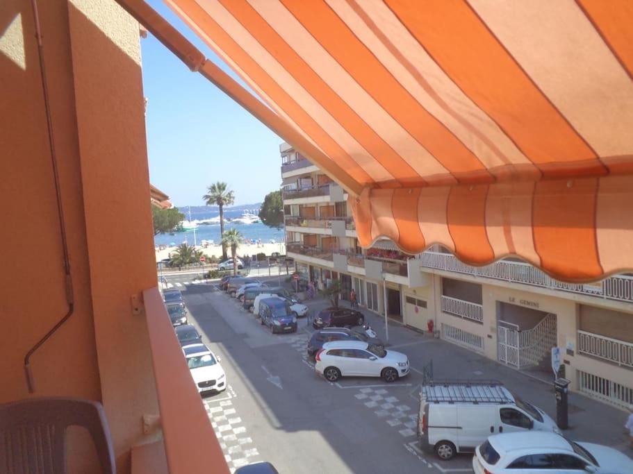 Photo de la galerie de l'établissement Studio ANTINEA 22 avec parking privé clim vue,mer, à Sainte-Maxime