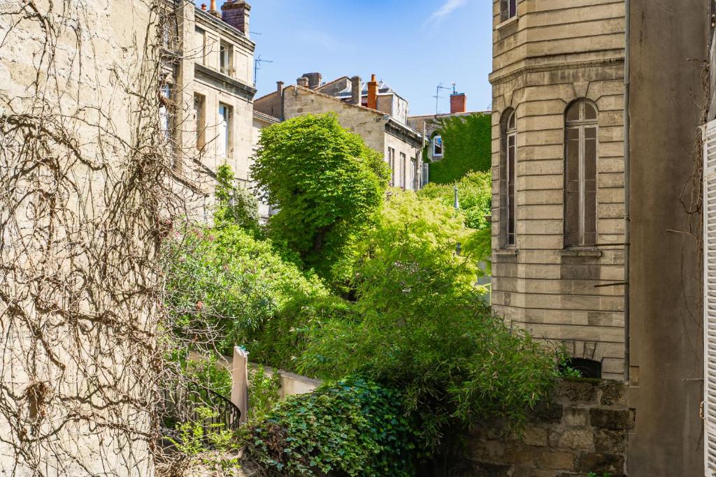 Appartement aux Portes du Jardin Public - Three-Bedroom Apartment