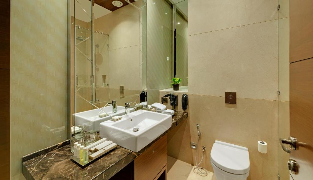 Uma casa de banho em Niranta Transit Hotel Terminal 2 Arrivals/Landside