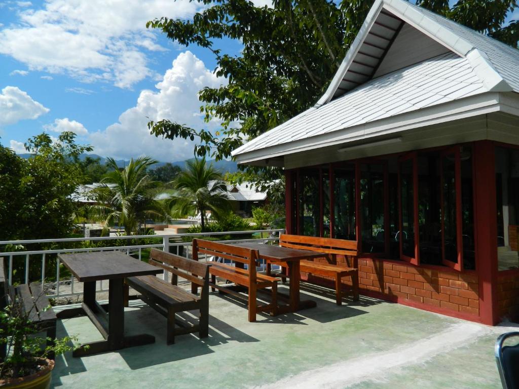 Balkón nebo terasa v ubytování Pai Iyara Resort