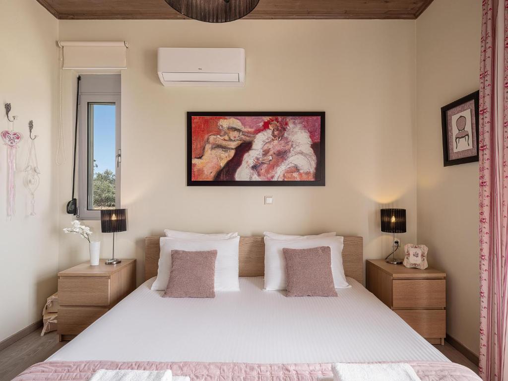 A bed or beds in a room at Villa Athinais