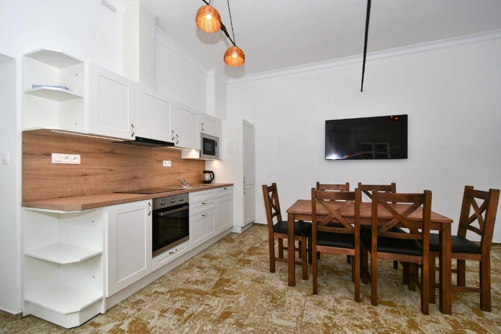 Zámek Castle Račice - Předzámčí Forecastle - Three-Bedroom Deluxe Apartment