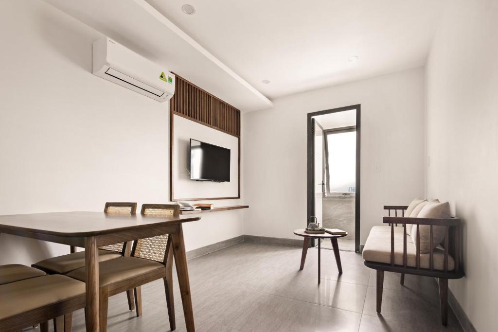 TV a/nebo společenská místnost v ubytování Hoàng Thịnh Hotel & Apartment Danang