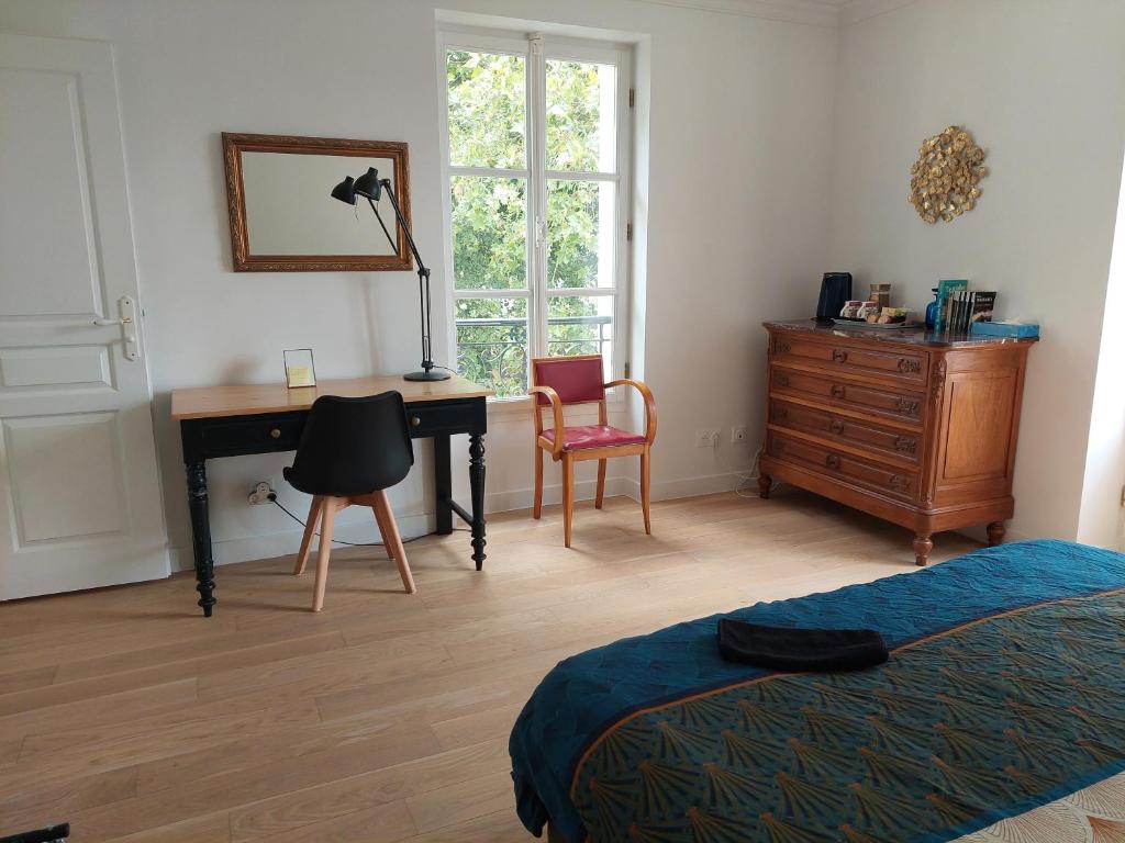 La maison élégante, chambre proche gare et centre de Brunoy - Large Double Room