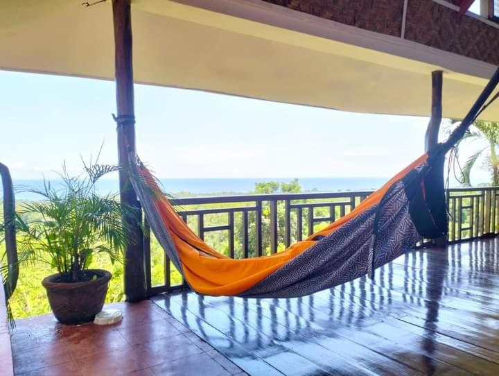 Balcone o terrazza di House On the Hill Overlooking