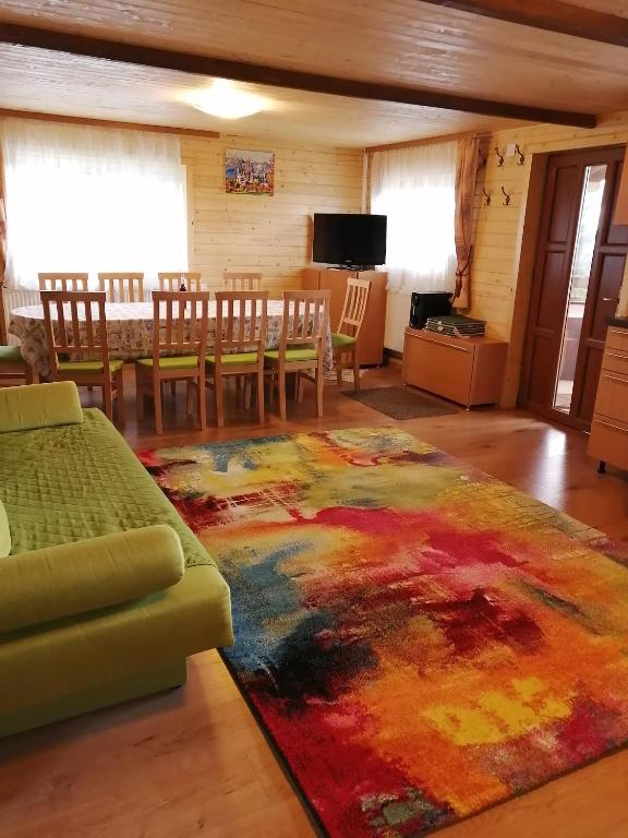 TV a/nebo společenská místnost v ubytování Mounty vendégház