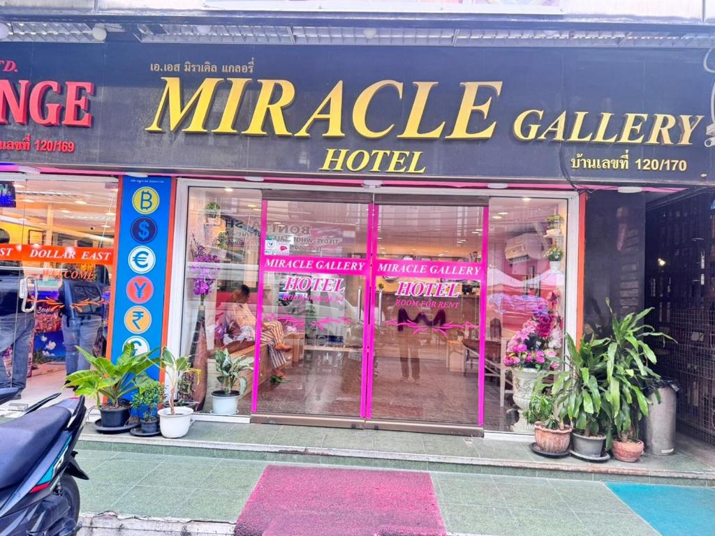Fotografie z fotogalerie ubytování Miracle Gallery Hotel v destinaci Makkasan