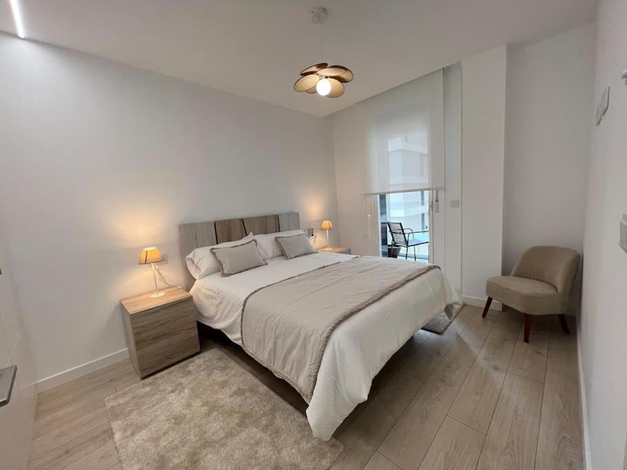 En eller flere senge i et værelse på SeaView 2 - Sunset Suite Experience