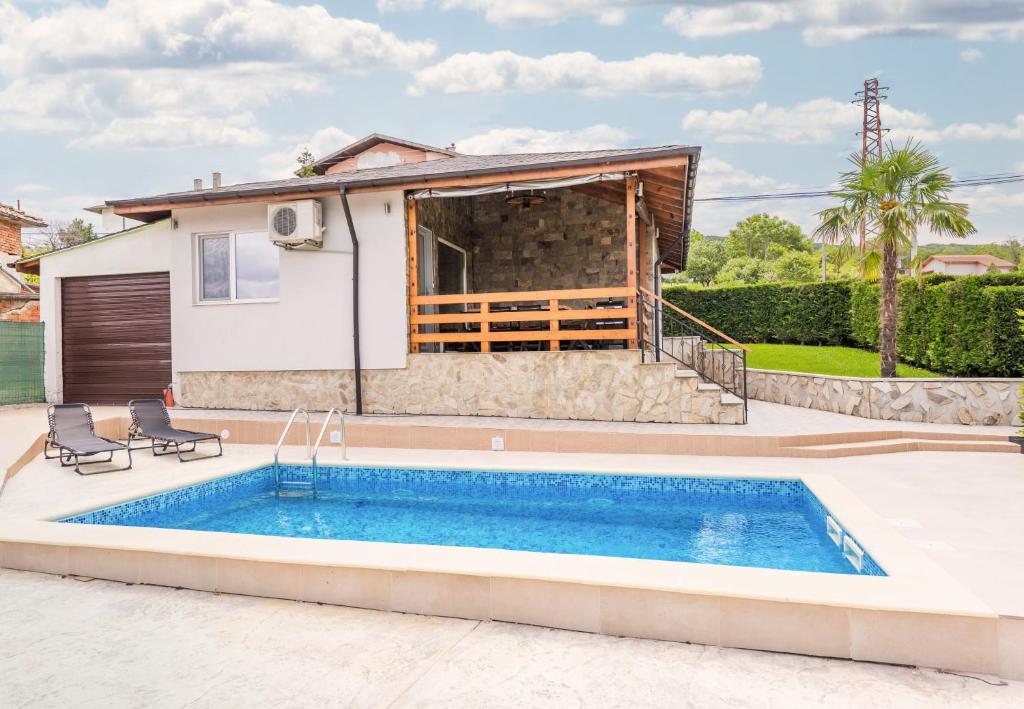 Villa Golden Shore with Private Pool in Kranevo