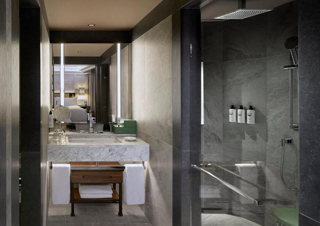 Koupelna v ubytování Mandarin Oriental Savoy, Zurich