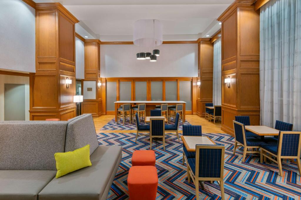 Hampton Inn & Suites Murfreesboro photo