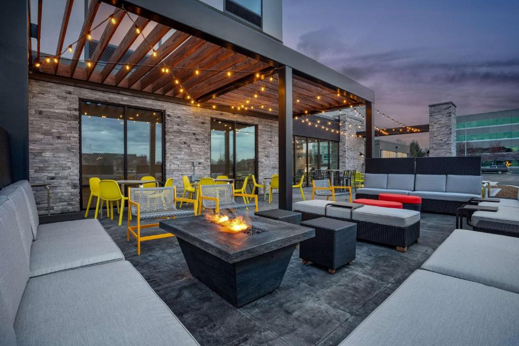 Home2 Suites By Hilton Indianapolis North At Intech Park photo