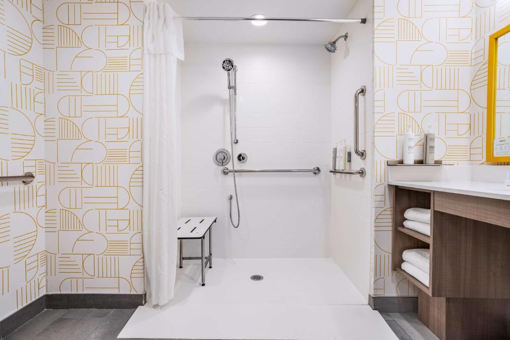 Home2 Suites By Hilton Indianapolis North At Intech Park photo