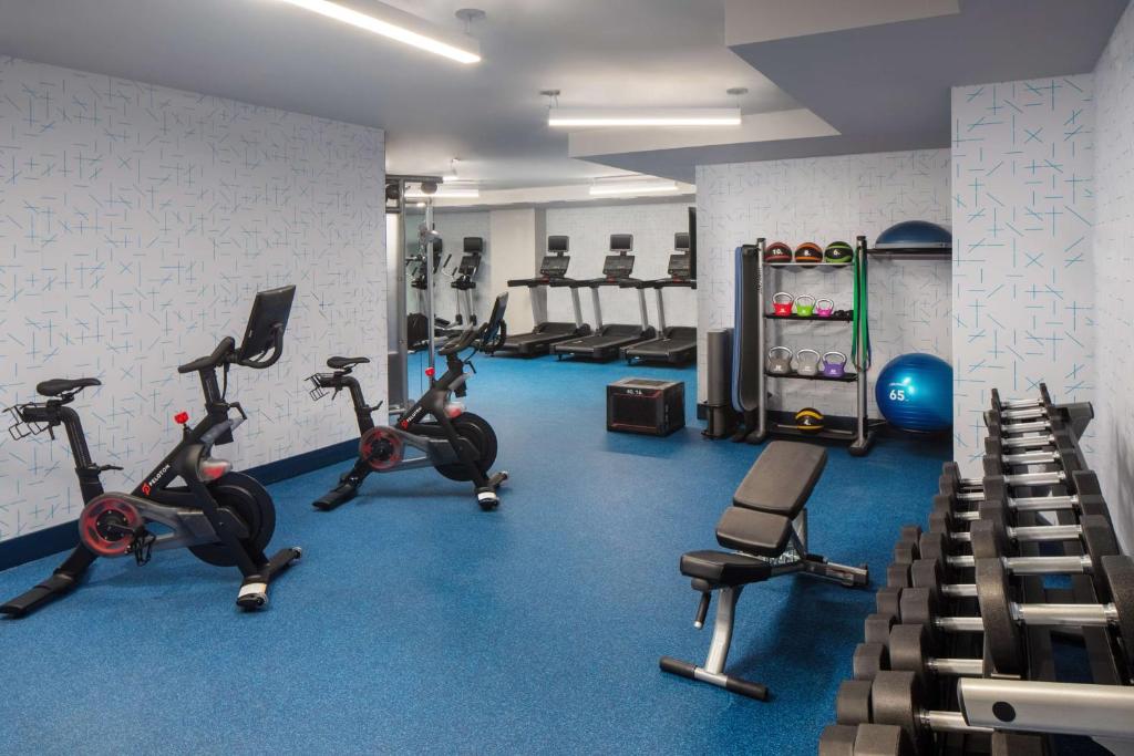 Das Fitnesscenter und&#47;oder die Fitnesseinrichtungen in der Unterkunft Hampton Inn by Hilton New York Times Square