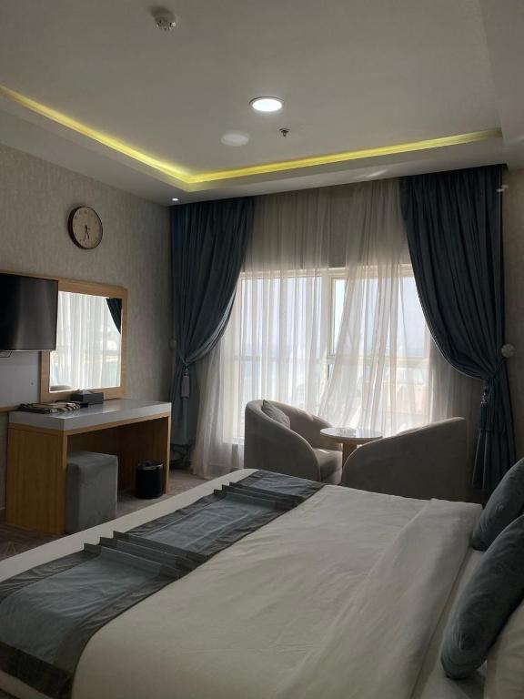 Postel nebo postele na pokoji v ubytování فندق روزلاند املج الشاطئ