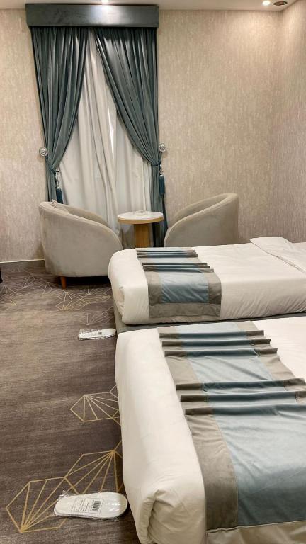 Postel nebo postele na pokoji v ubytování فندق روزلاند املج الشاطئ