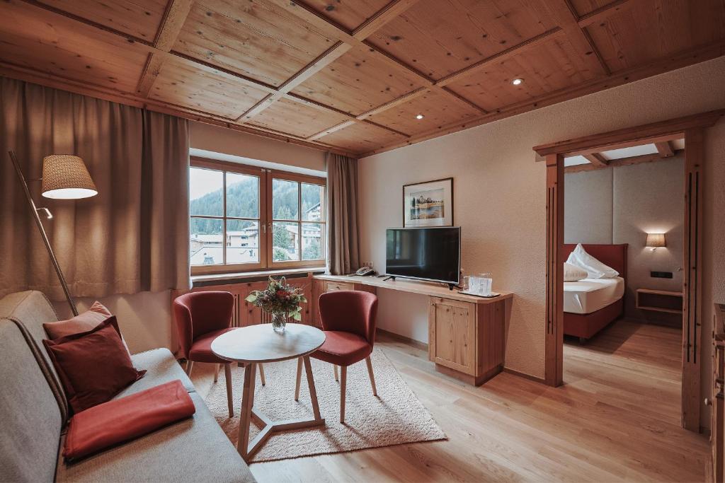 TV a/nebo společenská místnost v ubytování Hotel Austria