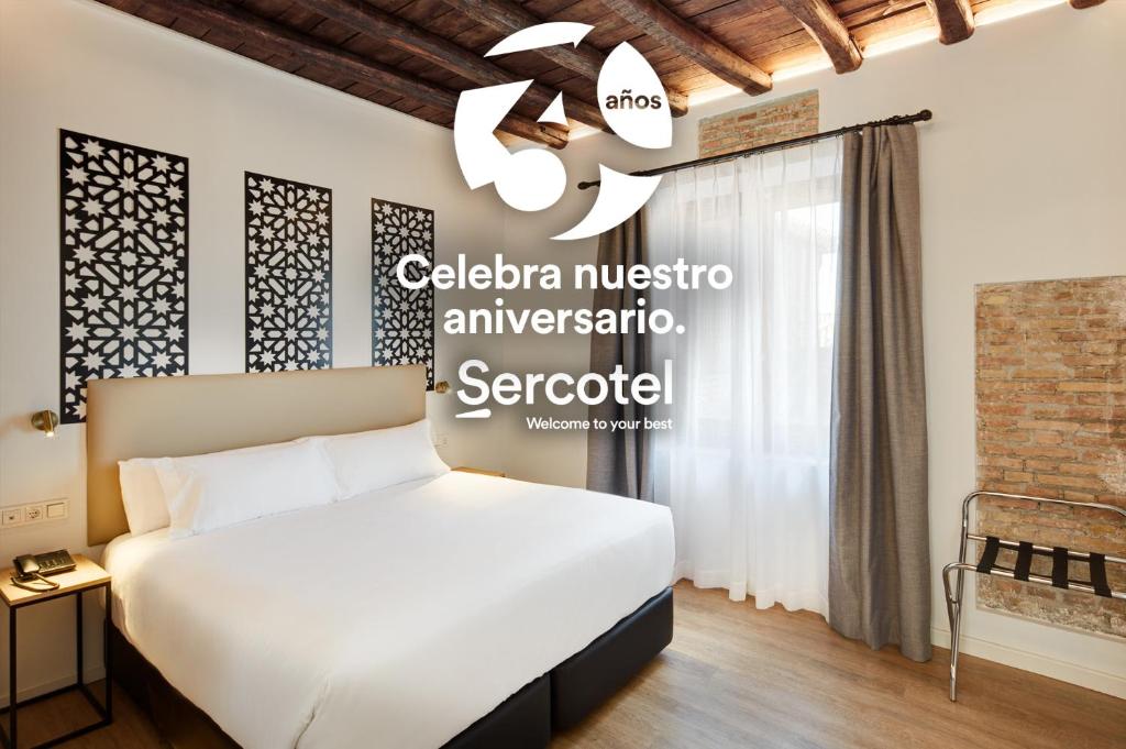 Кровать или кровати в номере Sercotel Granada Suites