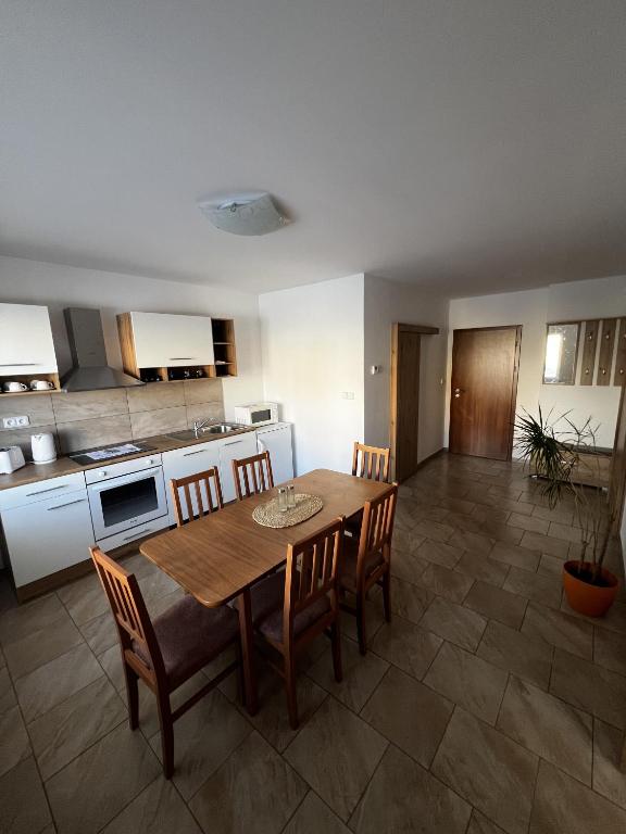 Kuchyň nebo kuchyňský kout v ubytování Apartmány Crystalindo