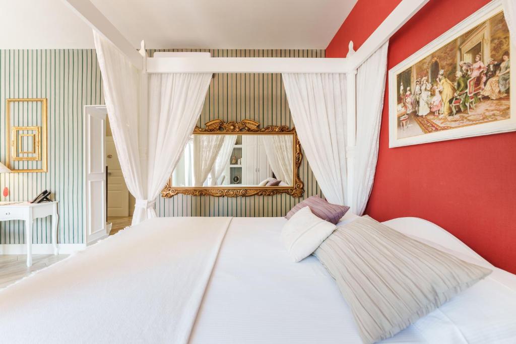 A bed or beds in a room at It's Room Naples