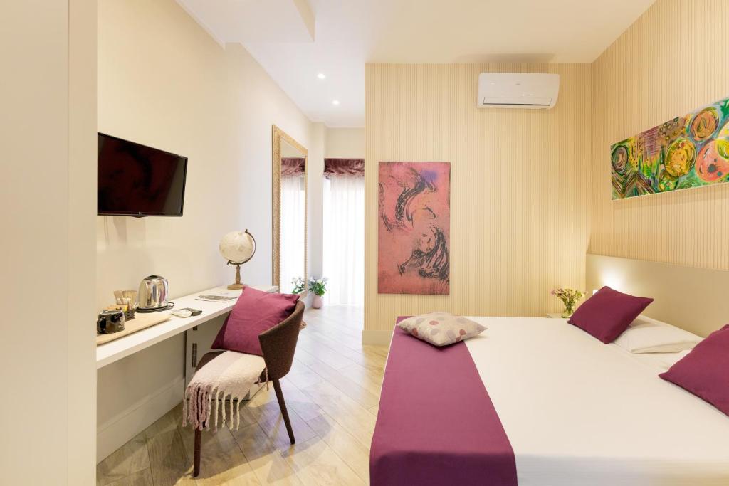 A bed or beds in a room at It's Room Naples
