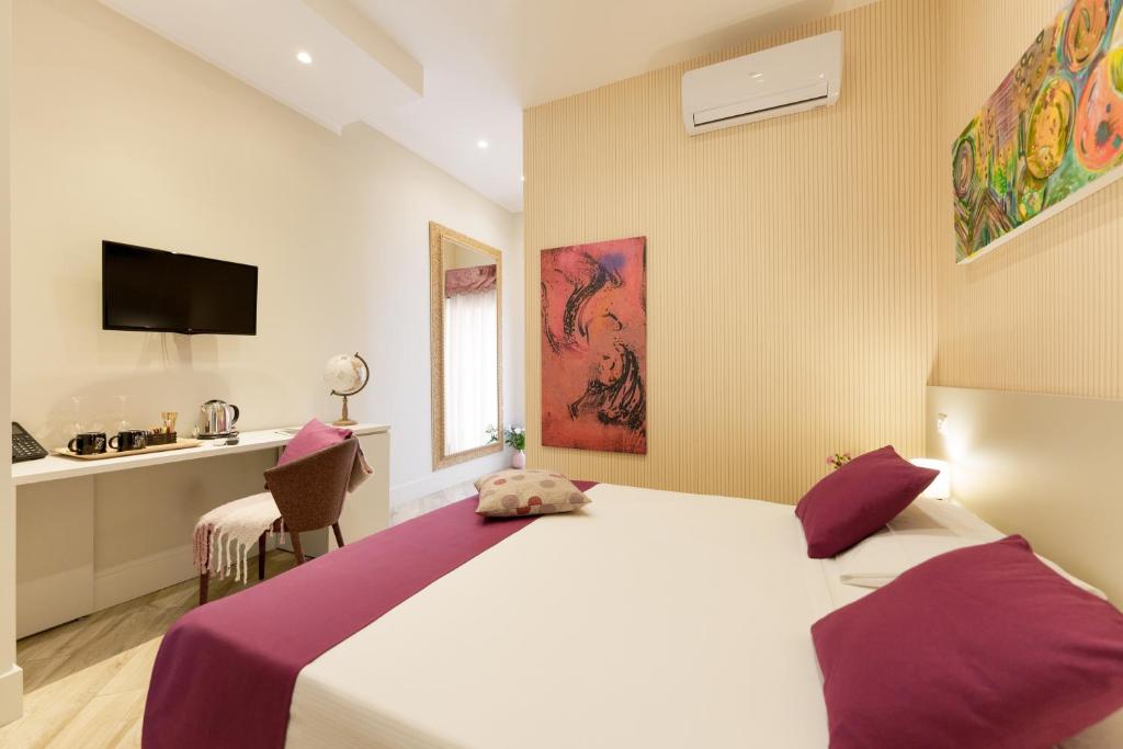 A bed or beds in a room at It's Room Naples