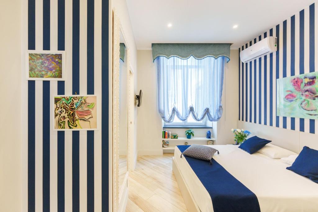 A bed or beds in a room at It's Room Naples