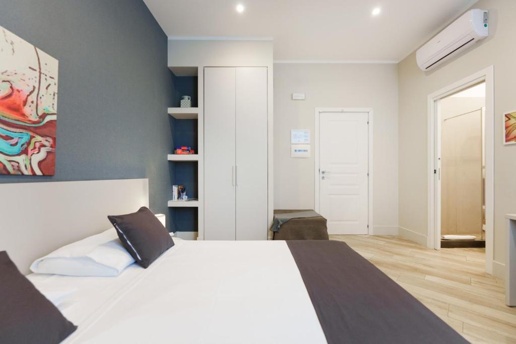 A bed or beds in a room at It's Room Naples
