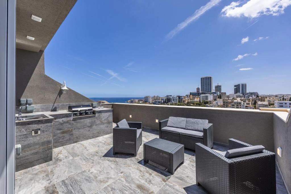 Rooftop Penthouse Amenities And Views Reference: Luxury Duplex 1Bd Penthouse With Large Rooftop Terrace And Pool