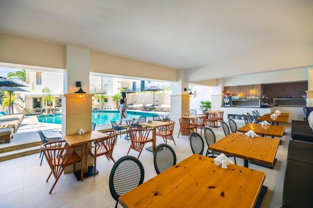 Bazén v ubytování La Stella Suites nebo v jeho okolí