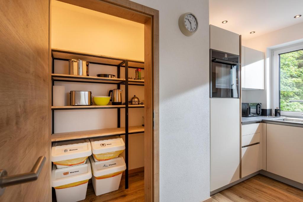 Kuchyň nebo kuchyňský kout v ubytování Ferienhäuser Kaiserluft Chalet
