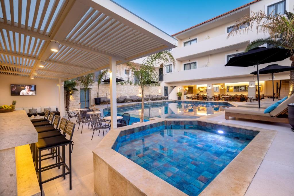 Bazén v ubytování La Stella Suites nebo v jeho okolí