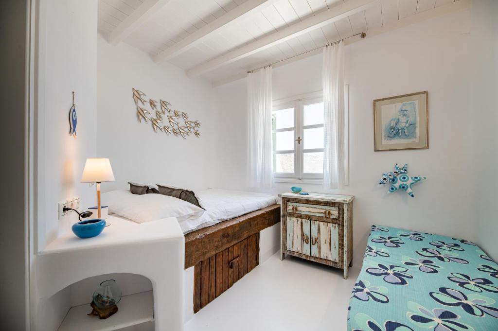 Posteľ alebo postele v izbe v ubytovaní Melangio Villa Private Pool & Sunrise Views - 2024 Renovation
