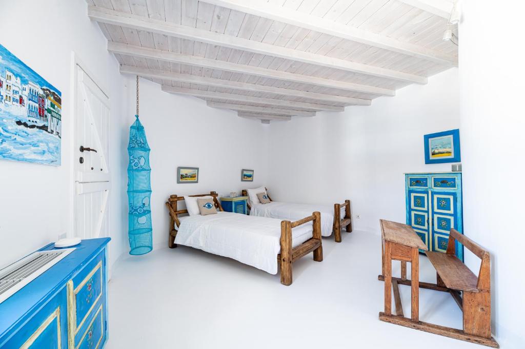 Posteľ alebo postele v izbe v ubytovaní Melangio Villa Private Pool & Sunrise Views - 2024 Renovation