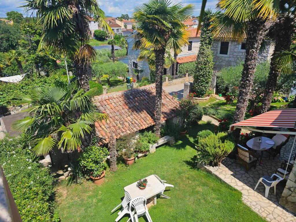 Vonkajšia záhrada v ubytovaní Appartment Daniela Funtana