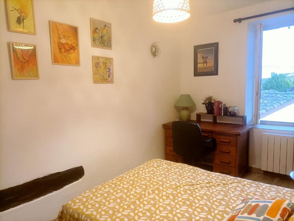 Posteľ alebo postele v izbe v ubytovaní Maison paisible avec parking