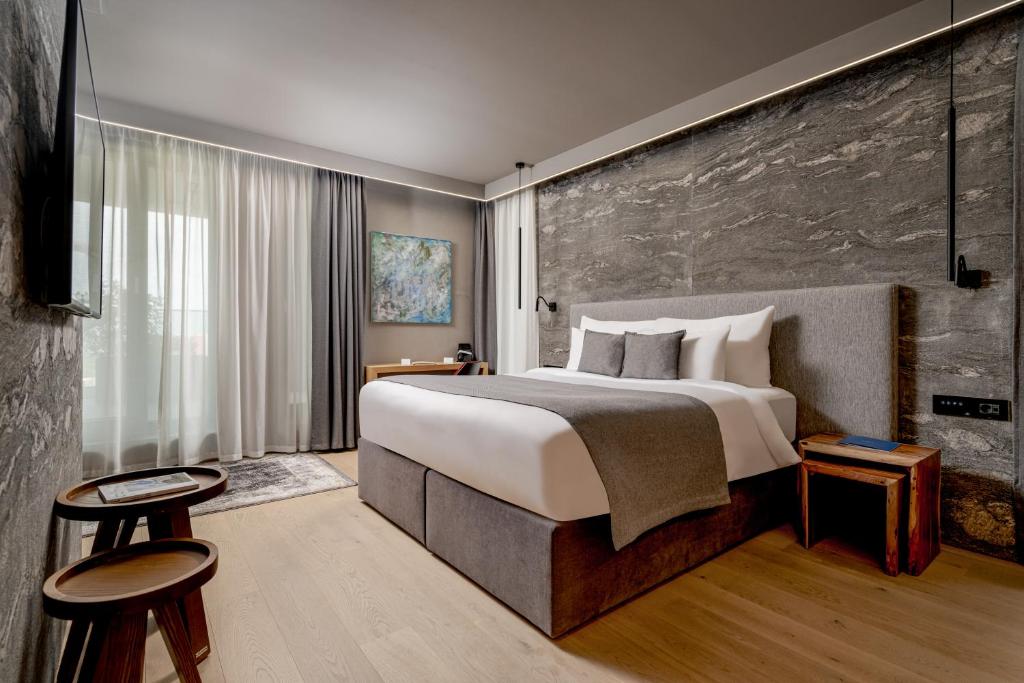 qosmo hotel